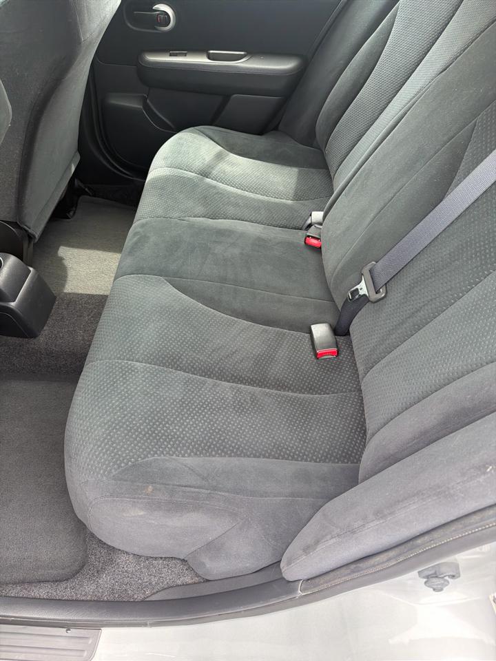 Nissan Versa 5dr HB Auto 1.8 S 2012