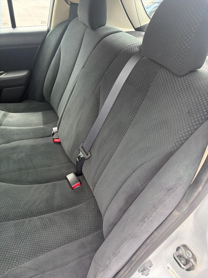 Nissan Versa 5dr HB Auto 1.8 S 2012