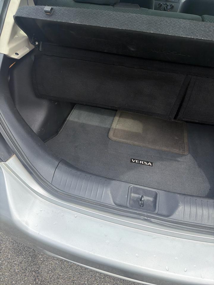 Nissan Versa 5dr HB Auto 1.8 S 2012