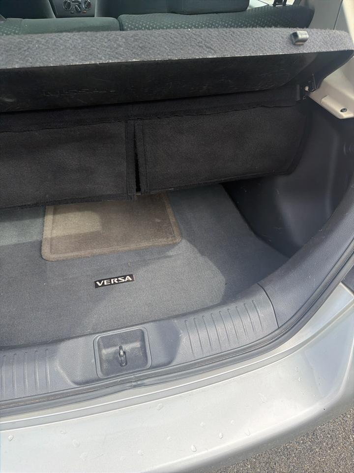 Nissan Versa 5dr HB Auto 1.8 S 2012