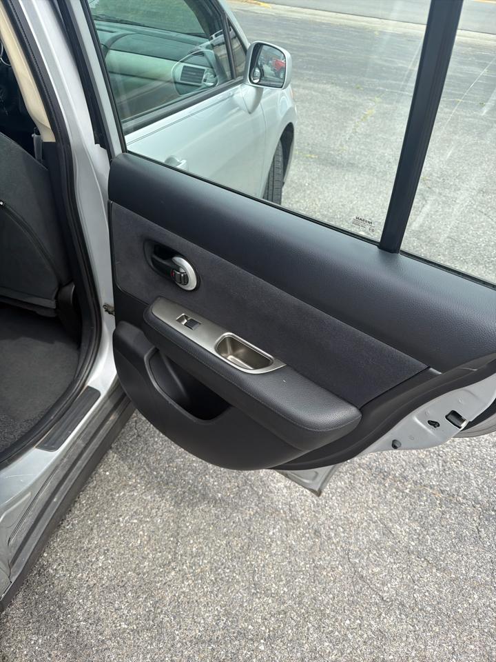 Nissan Versa 5dr HB Auto 1.8 S 2012