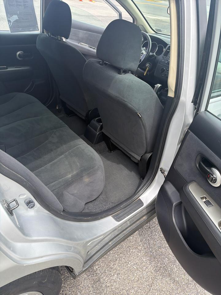 Nissan Versa 5dr HB Auto 1.8 S 2012
