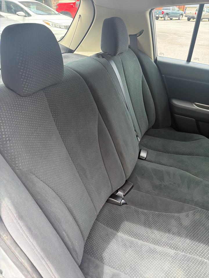 Nissan Versa 5dr HB Auto 1.8 S 2012
