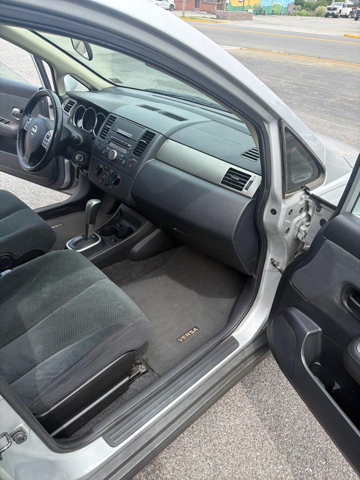 Nissan Versa 5dr HB Auto 1.8 S 2012