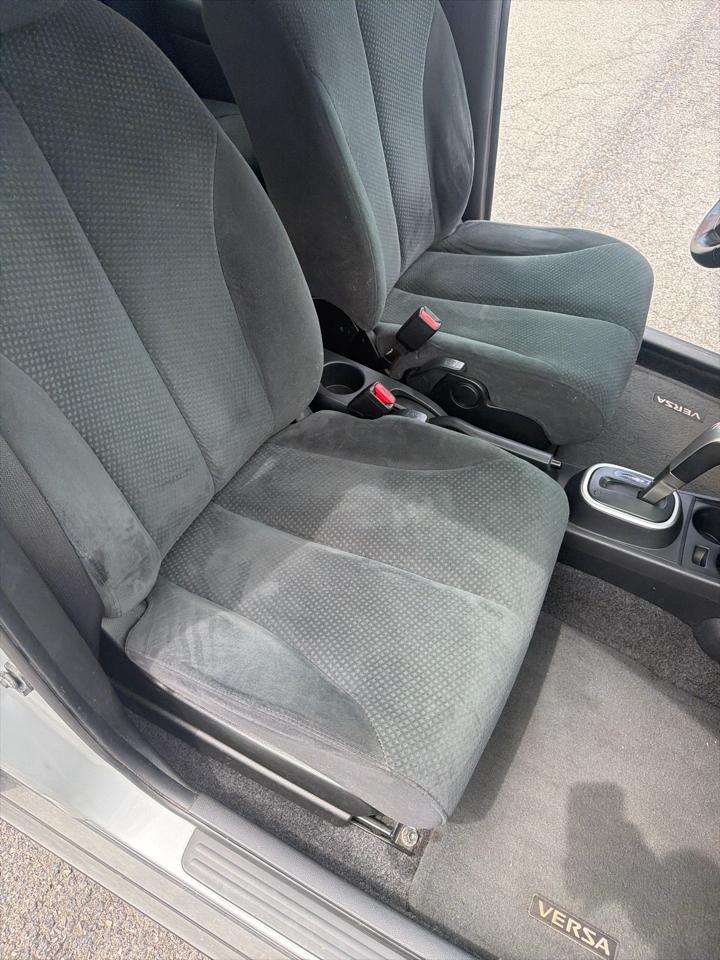 Nissan Versa 5dr HB Auto 1.8 S 2012