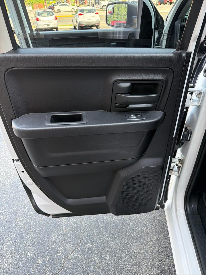 RAM 1500 Classic Tradesman 4x4 Quad Cab 6'4" Box 2019