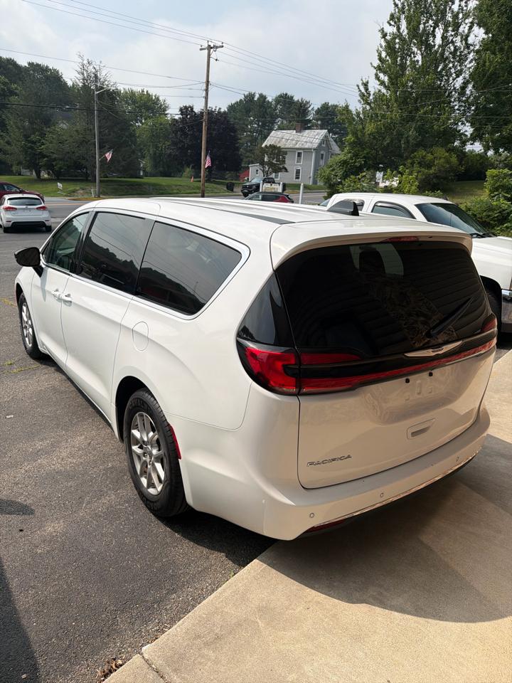 Chrysler Pacifica Touring L FWD 2024