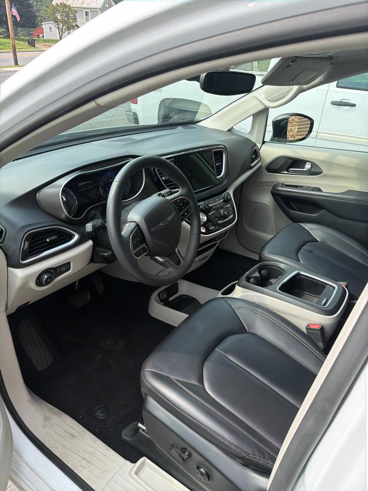 Chrysler Pacifica Touring L FWD 2024