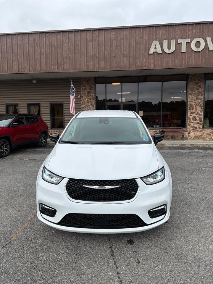 Chrysler Pacifica Touring L FWD 2024