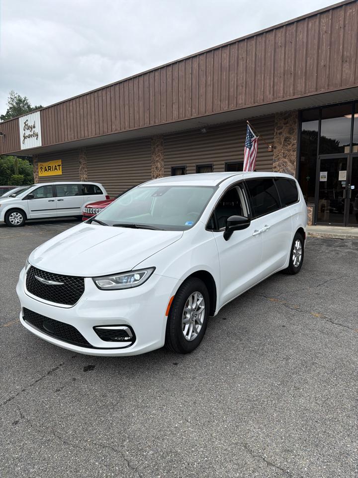 Chrysler Pacifica Touring L FWD 2024