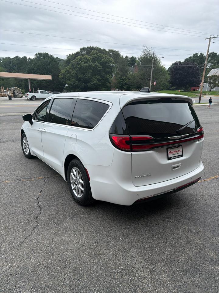 Chrysler Pacifica Touring L FWD 2024