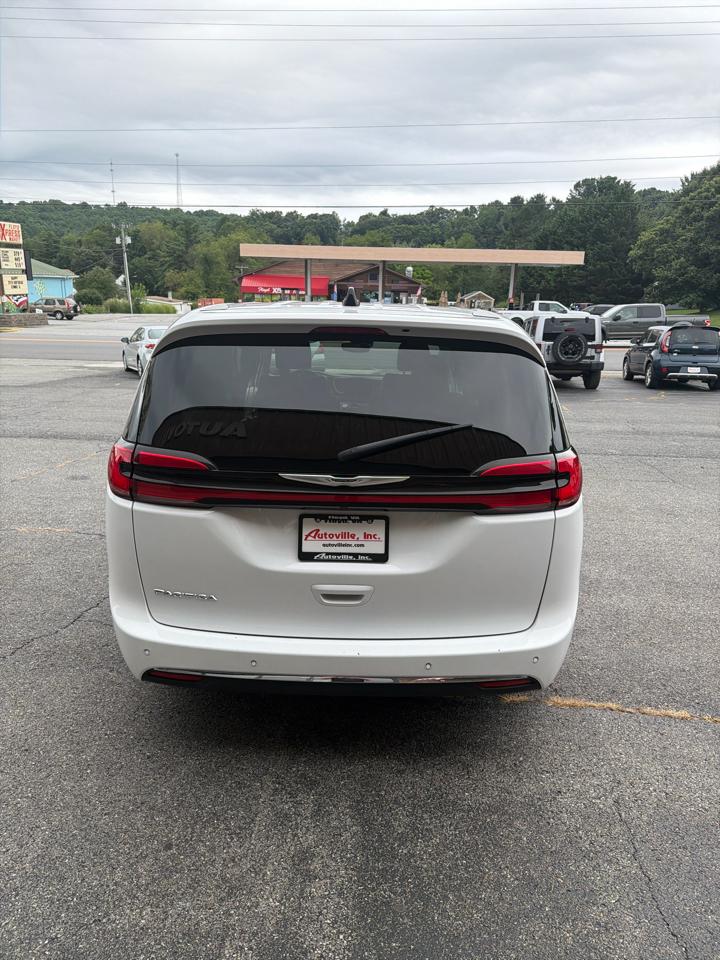 Chrysler Pacifica Touring L FWD 2024
