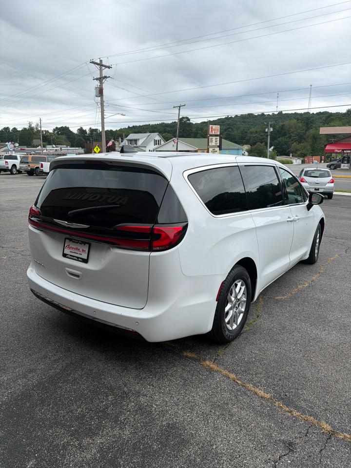 Chrysler Pacifica Touring L FWD 2024