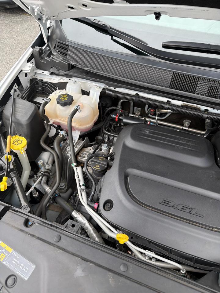 Chrysler Pacifica Touring L FWD 2024