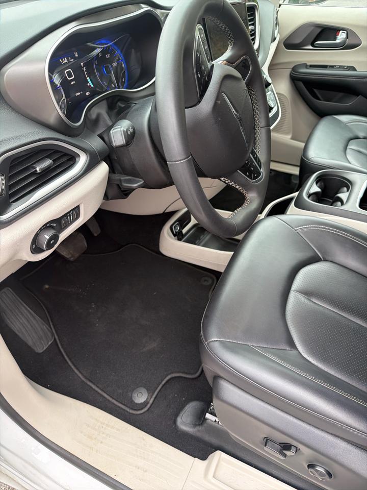 Chrysler Pacifica Touring L FWD 2024