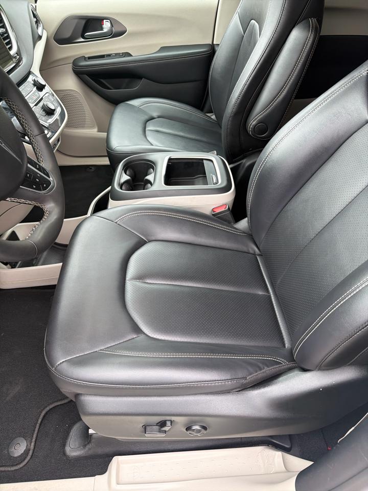 Chrysler Pacifica Touring L FWD 2024