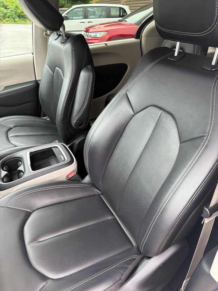 Chrysler Pacifica Touring L FWD 2024