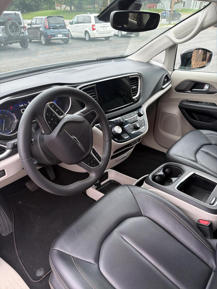 Chrysler Pacifica Touring L FWD 2024