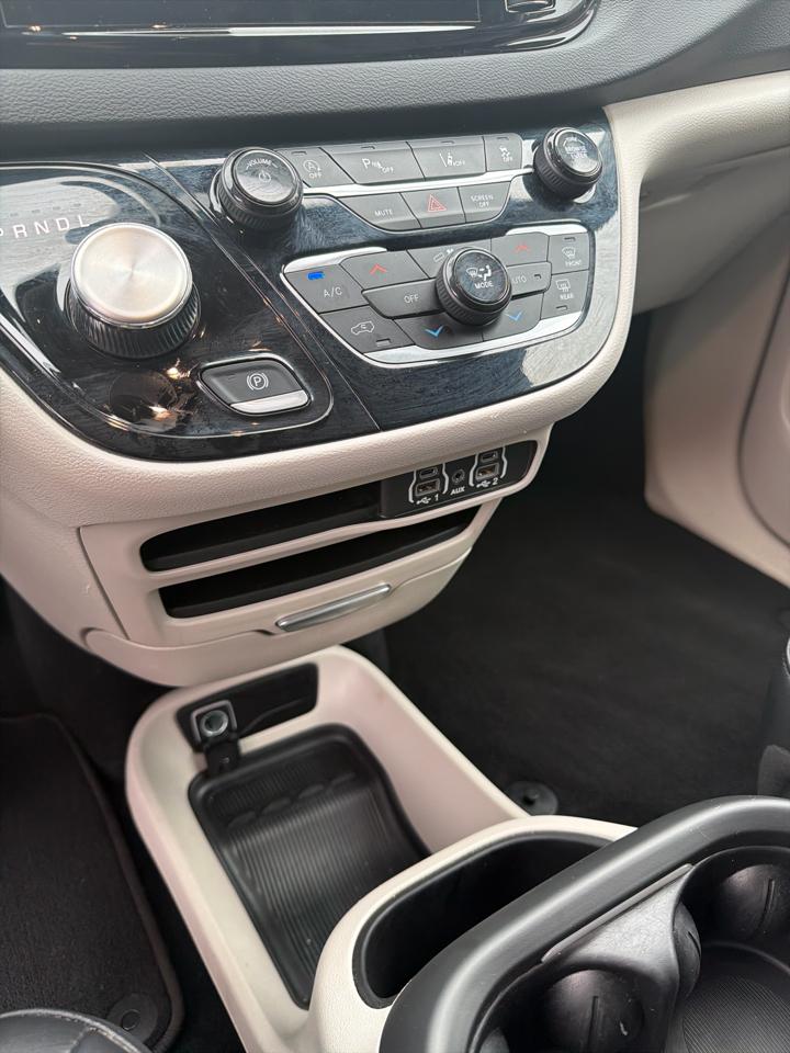 Chrysler Pacifica Touring L FWD 2024