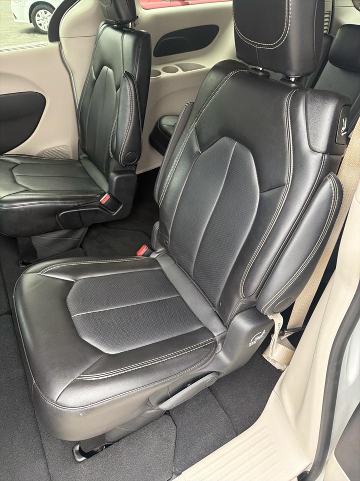 Chrysler Pacifica Touring L FWD 2024