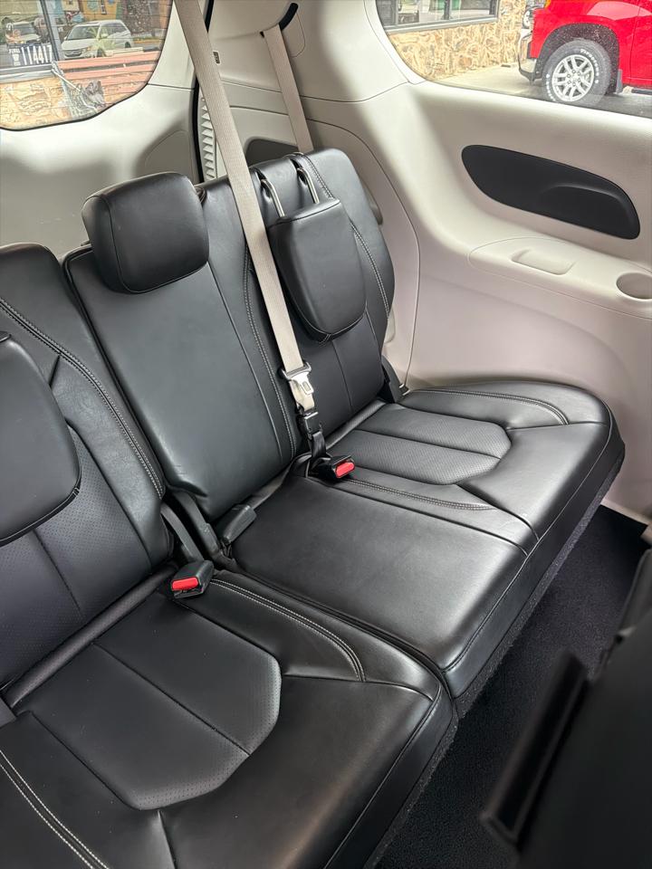 Chrysler Pacifica Touring L FWD 2024