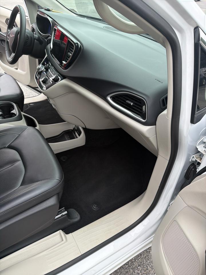 Chrysler Pacifica Touring L FWD 2024