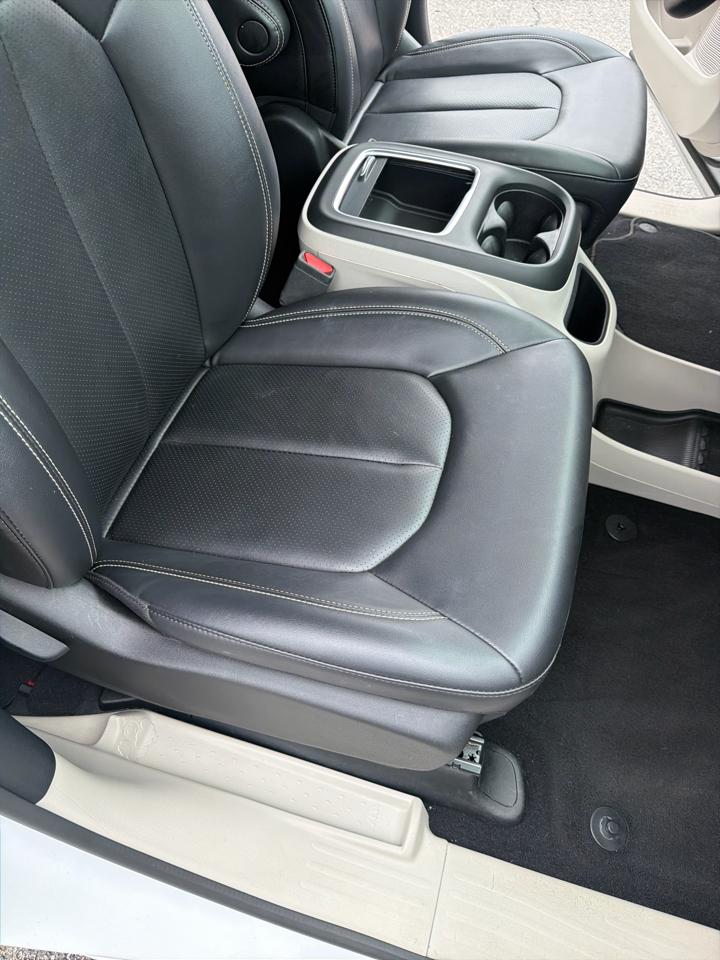 Chrysler Pacifica Touring L FWD 2024