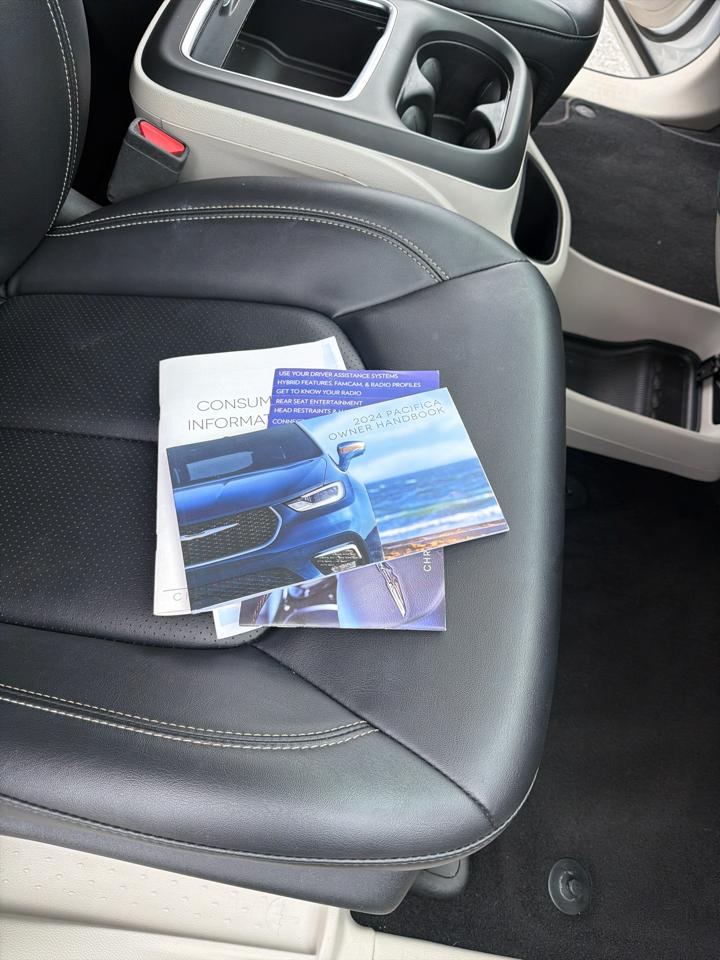 Chrysler Pacifica Touring L FWD 2024