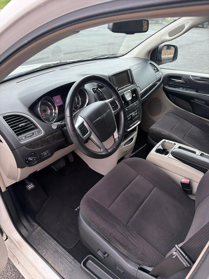 Chrysler Town & Country 4dr Wgn Touring 2011