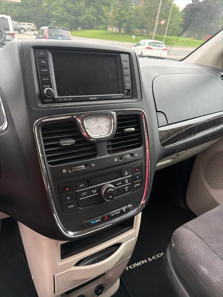 Chrysler Town & Country 4dr Wgn Touring 2011