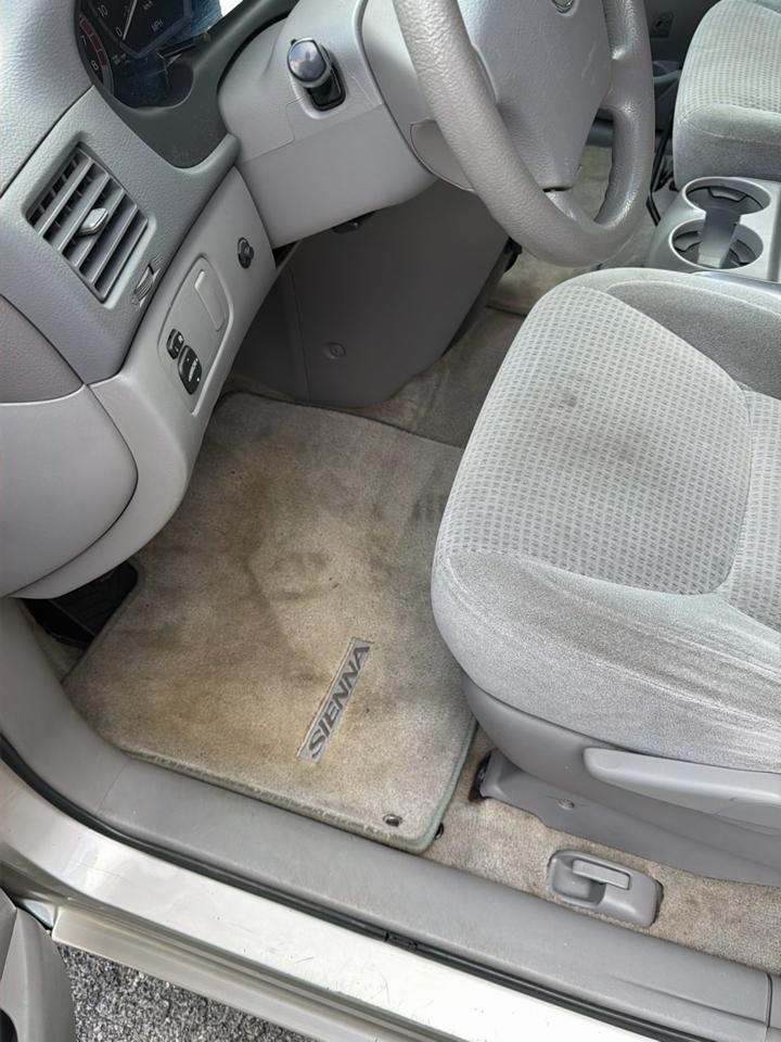 Toyota Sienna 5dr 7-Passenger Van CE FWD (Natl) 2007