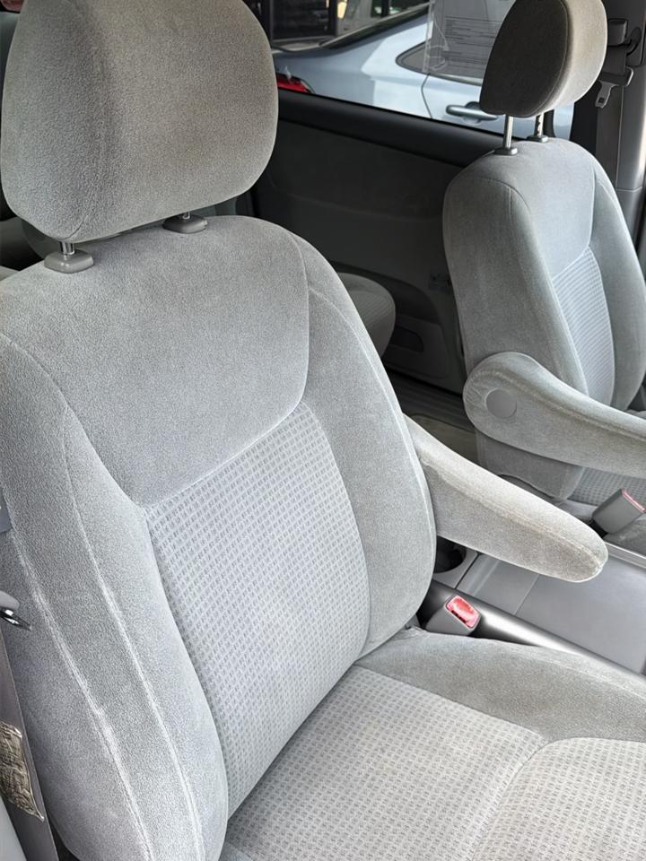 Toyota Sienna 5dr 7-Passenger Van CE FWD (Natl) 2007