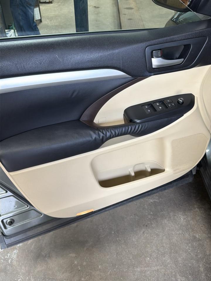 Toyota Highlander AWD 4dr V6 XLE (Natl) 2015