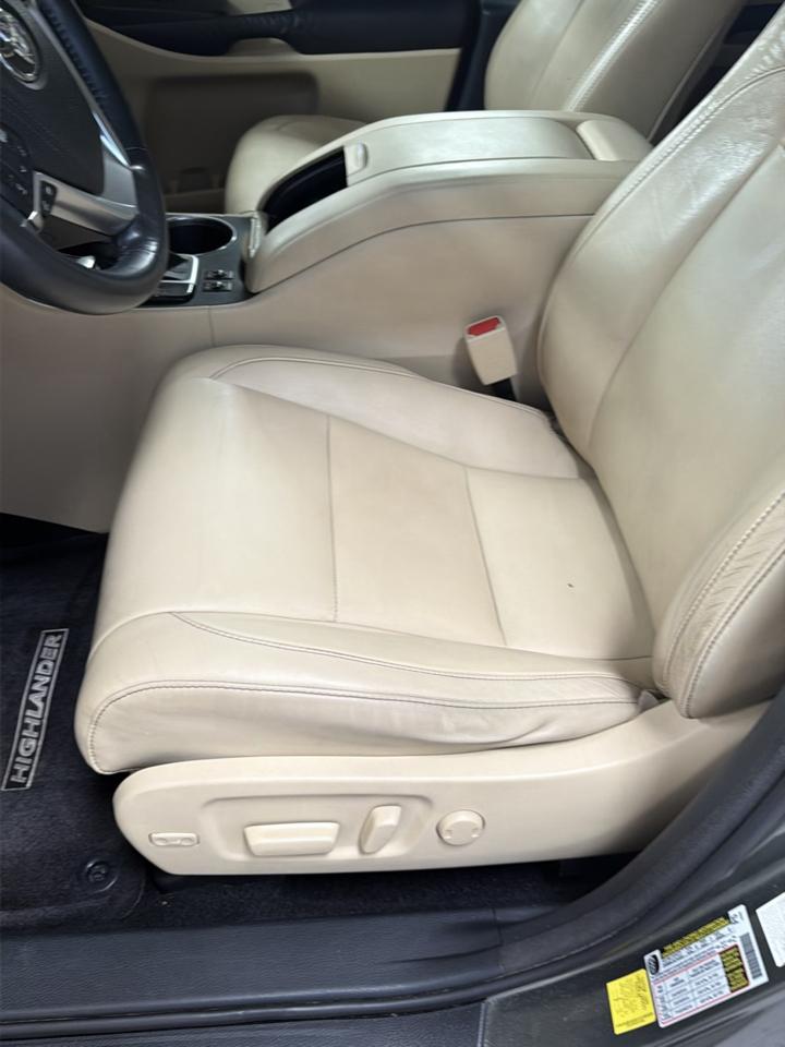 Toyota Highlander AWD 4dr V6 XLE (Natl) 2015