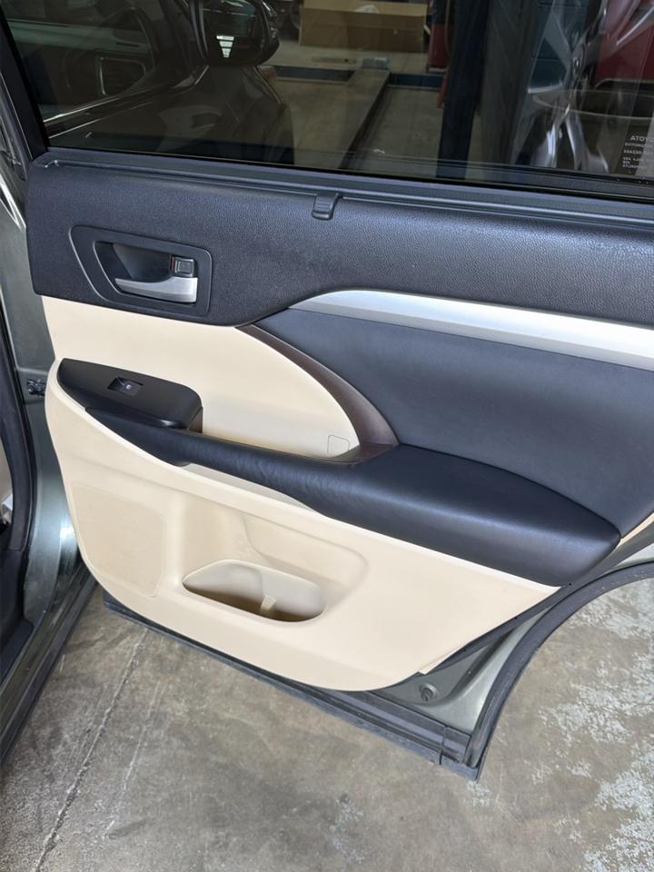 Toyota Highlander AWD 4dr V6 XLE (Natl) 2015