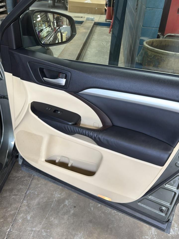 Toyota Highlander AWD 4dr V6 XLE (Natl) 2015