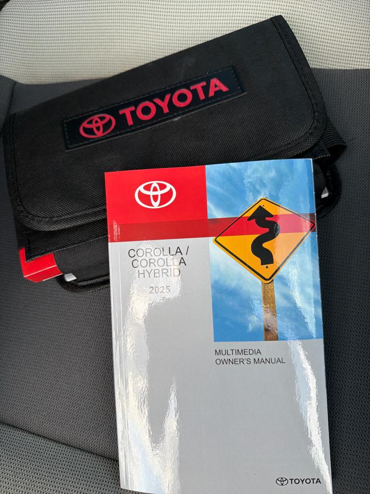 Toyota Corolla LE CVT (Natl) 2025