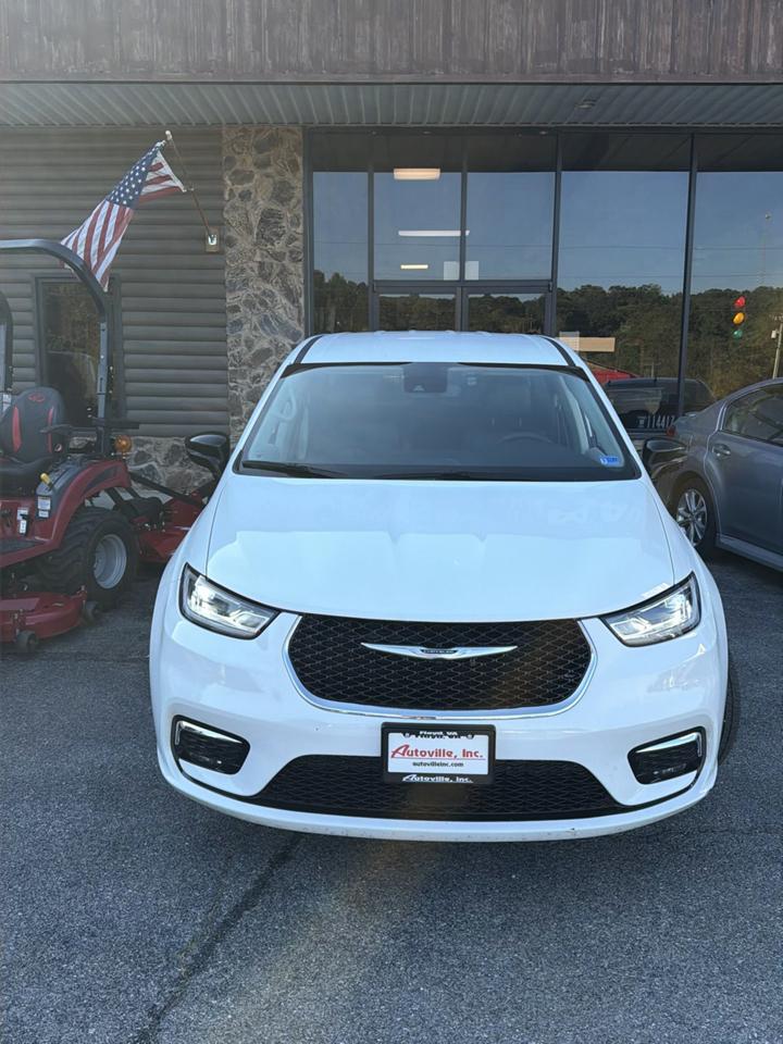 Chrysler Pacifica Touring L FWD 2024