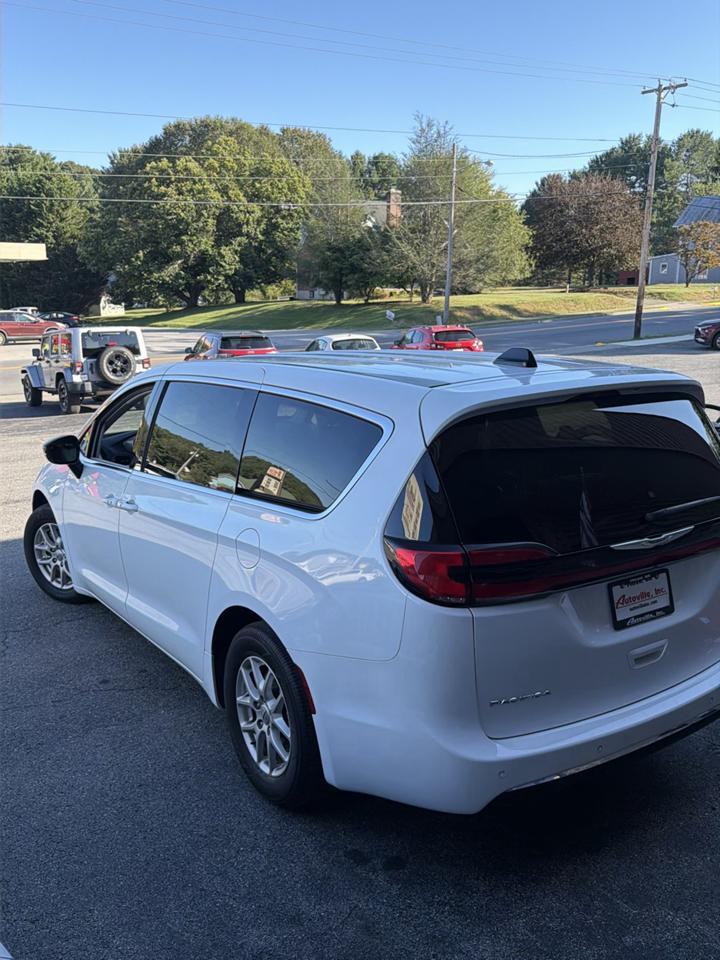 Chrysler Pacifica Touring L FWD 2024