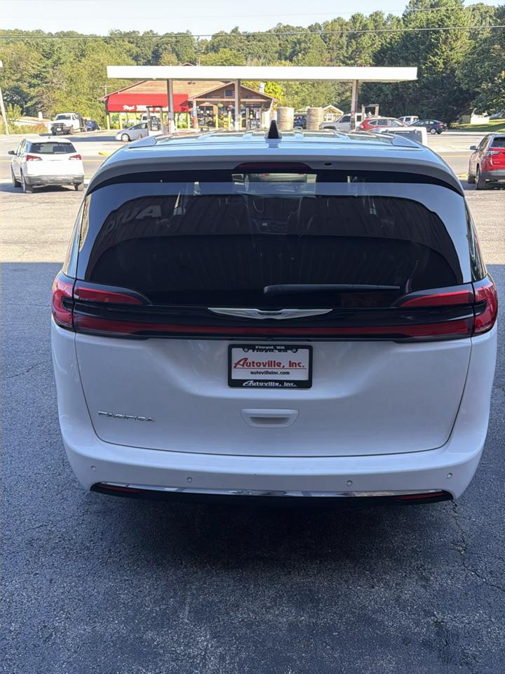 Chrysler Pacifica Touring L FWD 2024