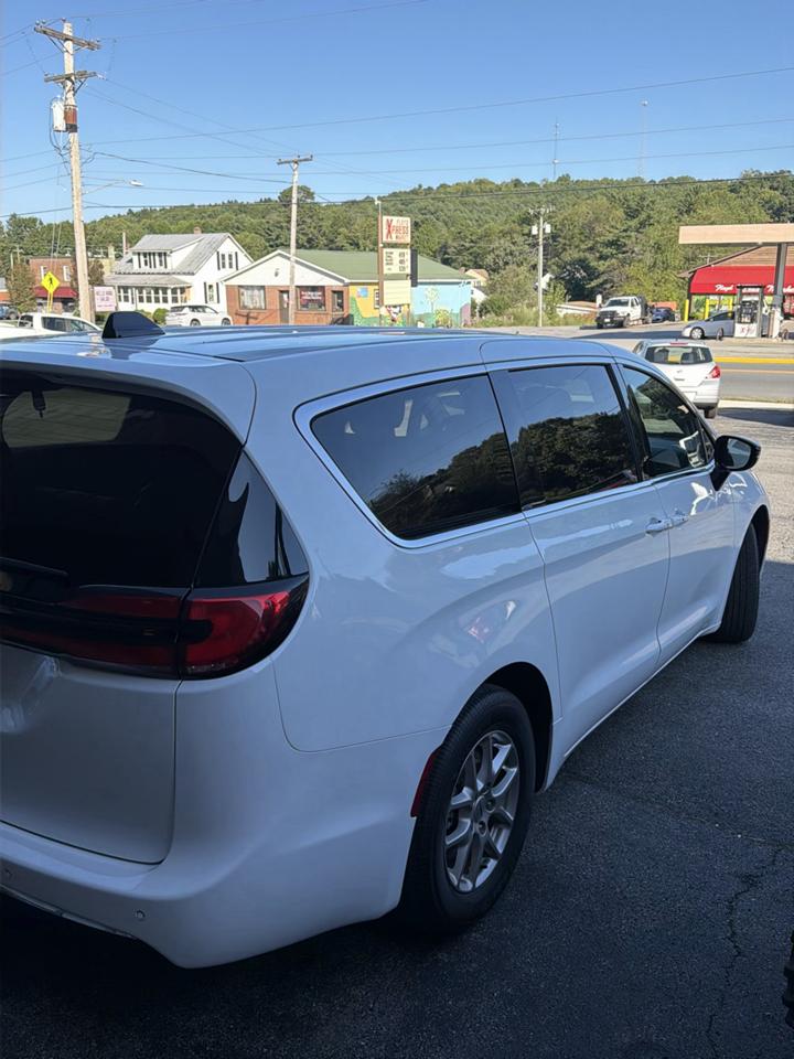 Chrysler Pacifica Touring L FWD 2024
