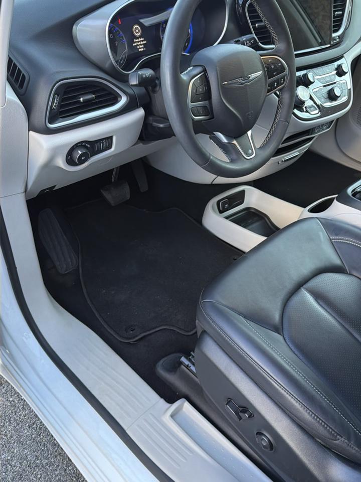 Chrysler Pacifica Touring L FWD 2024