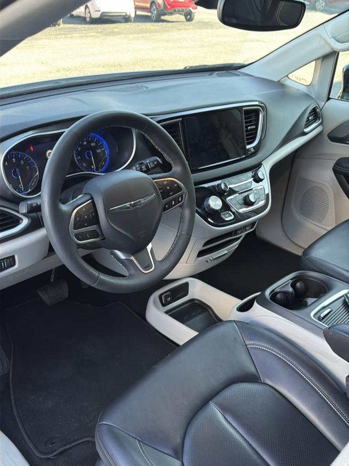 Chrysler Pacifica Touring L FWD 2024