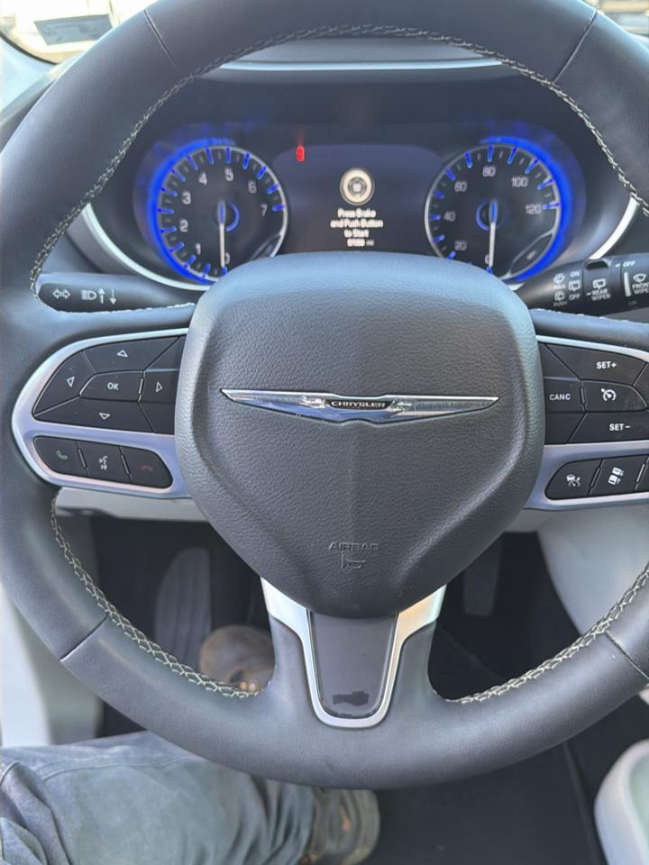 Chrysler Pacifica Touring L FWD 2024