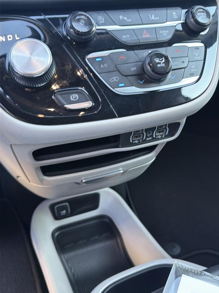 Chrysler Pacifica Touring L FWD 2024