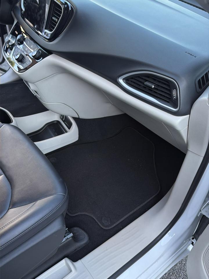 Chrysler Pacifica Touring L FWD 2024