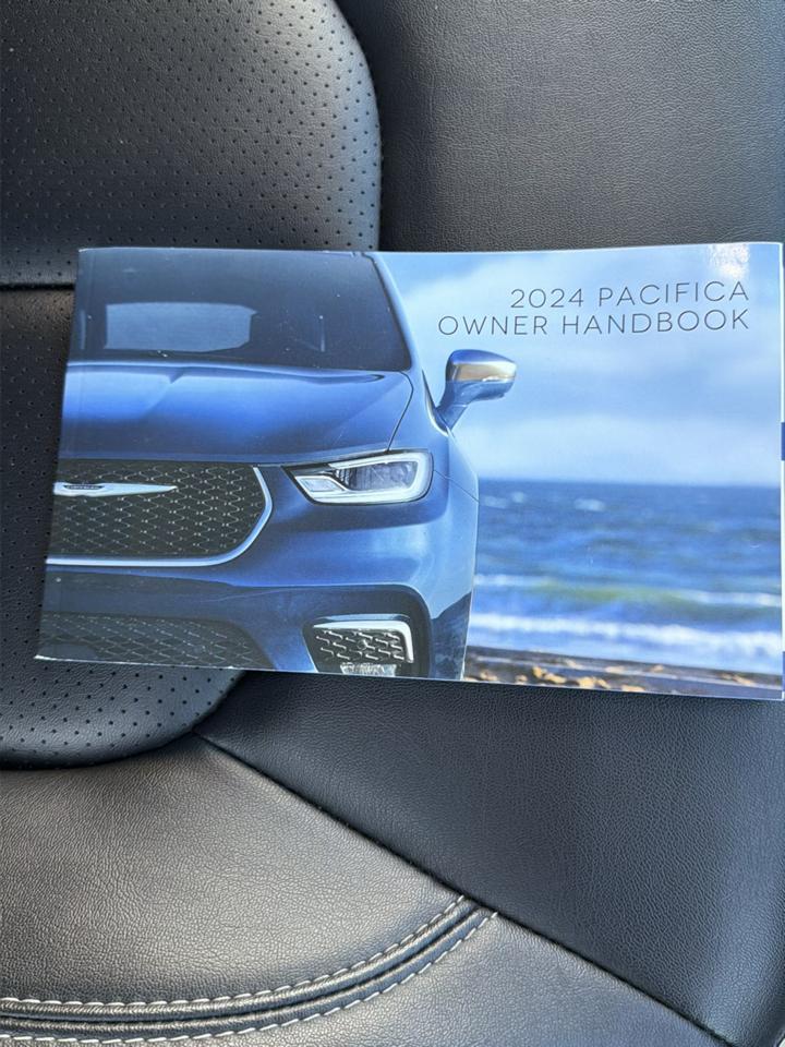 Chrysler Pacifica Touring L FWD 2024