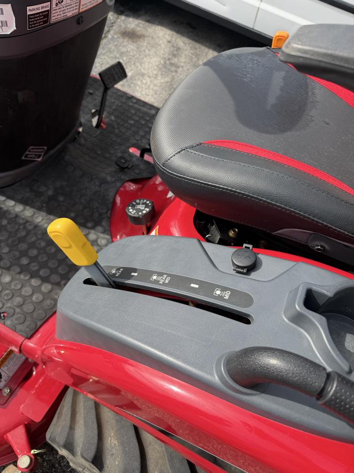 Mahindra EMax 20s  2021