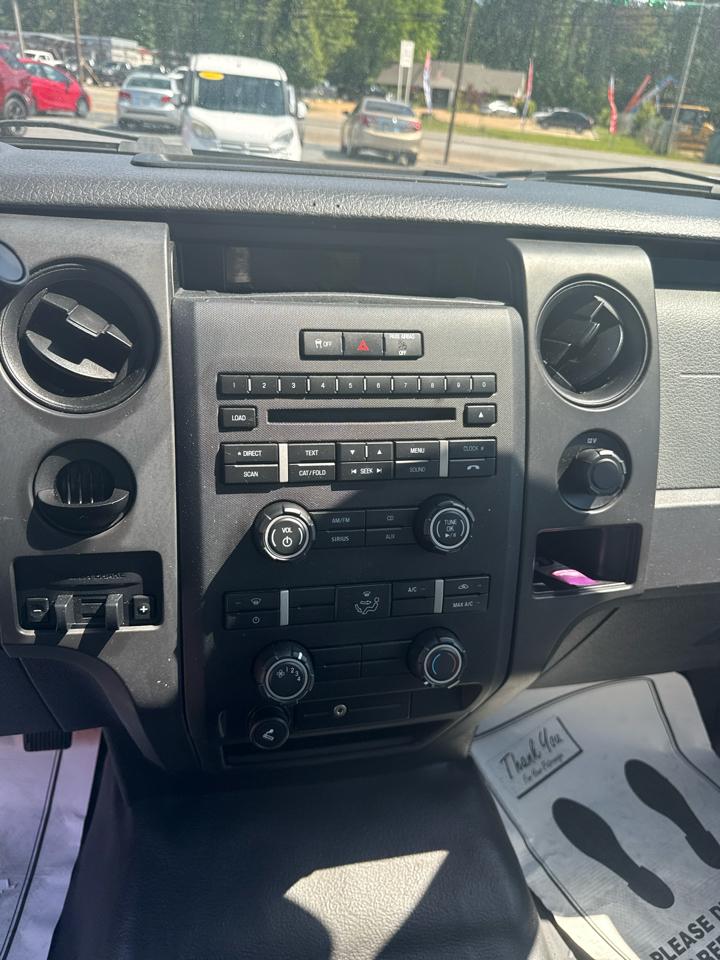 Ford F-150 XL SuperCab 8-ft. Bed 2WD 2012