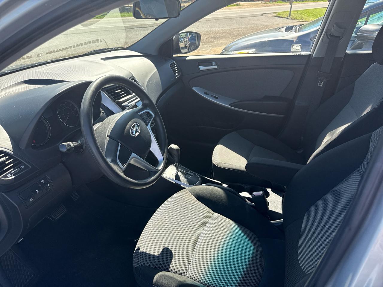 Hyundai Accent GS 5-Door 2012